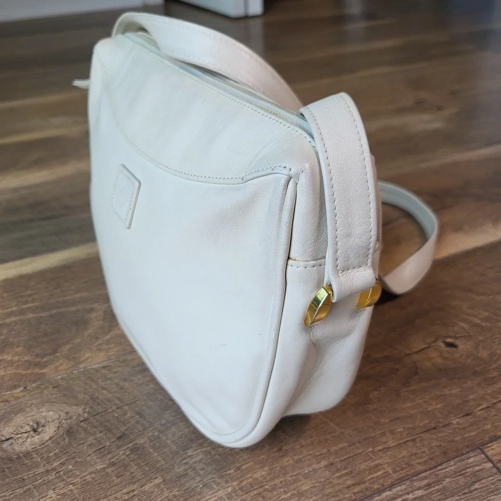 Anne Klein by Calderon Vintage Cream Leather Crossbody Bag Gold Lion Logo